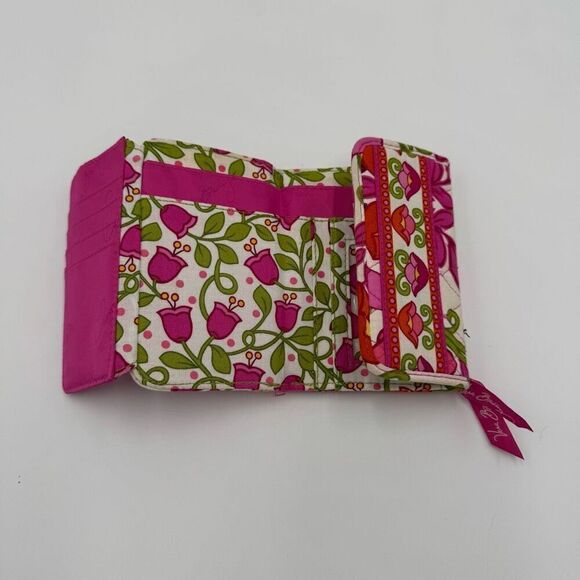 Vera Bradley Lilli Bell Euro Tri Fold Snap Quilted Wallet Floral White Pink - Picture 4 of 6